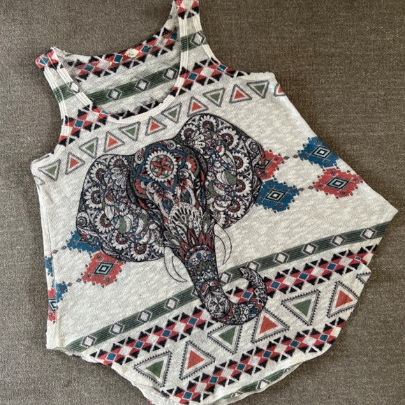 🔶5/30$!! Elephant Motif Boho Oatmeal Heather Scoop Hem Sweater Tank - Picture 8 of 8